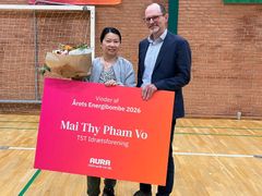 Mai Thy Pham Vo, vinder af Årets Energibombe og Carsten Höegh Christiansen, adm. direktør i AURA