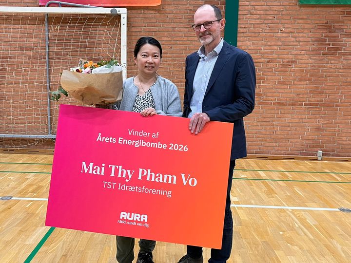 Mai Thy Pham Vo, vinder af Årets Energibombe og Carsten Höegh Christiansen, adm. direktør i AURA