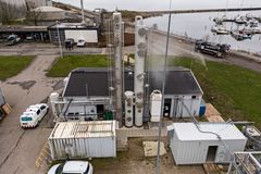 Containeren til højre i billedet (forrest) huser HOFORs testanlæg i Avedøre, hvor man arbejder med Power-To-Gas-projektet.