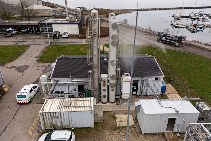 Containeren til højre i billedet (forrest) huser HOFORs testanlæg i Avedøre, hvor man arbejder med Power-To-Gas-projektet.