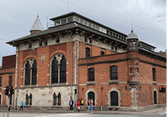 Forsyningsbygningen i Tietgensgade i København, som forsyner københavnere med både fjernkøling og fjernvarme. Den røde murstensbygning med store buede vinduer er mere end 125 år gammel.