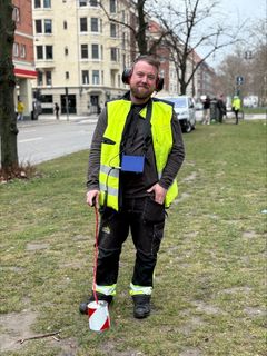 HOFOR har egen lydhvisker: Patrick bruger avanceret lydteknik til at finde huller i fjernvarmerørene - det minimerer gravearbejdet, som sparer penge og mindsker generne for naboerne og trafikken.