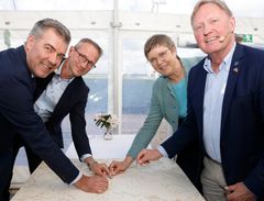 Bjørnstrup Vindmøllepark bliver herindviet officielt ved at vindmøller bliver sat på landkortet af: Klima-, energi- og forsyningsminister Lars Aagaard, direktør for Green Power Denmark Kristian Jensen, HOFORs formand Susanne Juhl og borgmster i Vesthimmerlands Kommune Per Bach Laursen.