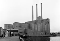 Ældre foto af Svanemølleværket i København.