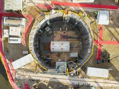 Tunnelboremaskinen Randi set fra oven i den 20 meter dybe skakt på byggepladsen ved Enghave Kanal i Sydhavnen.