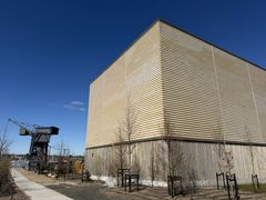 Billede af HOFORs energicentral i Sundkrogsgade, der rummer et fjernkølingsanlæg, en spildevandspumpe og snart også en stor varmepumpe.
