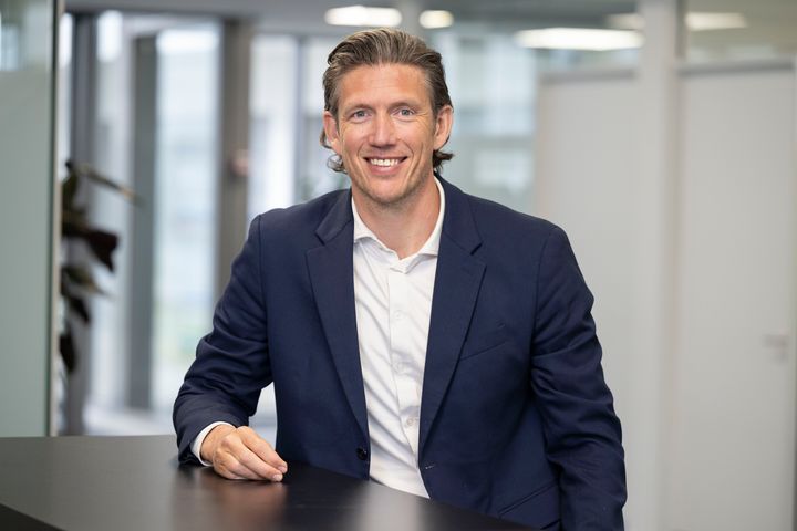 Anders Krabbe rykker fra rollen som Head of Legal & Compliance til M&A-direktør hos Ahlsell Danmark. Han bor i Aarhus, har kontorplads hos Ahlsell i Aalborg og skal i sin nye rolle undersøge opkøbsmuligheder i hele landet.