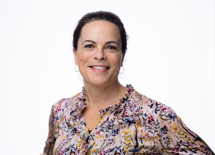 Som Ahlsell Danmarks nye People & Culture Director træder Lotte Odgaard Jacobsen til på et tidspunkt, hvor organisationen er i gang med at realisere en ambitiøs 2030‑strategi. Ahlsell er Nordens førende tekniske distributør til industrien, byggeriet og installationssektoren og er til stede i både Danmark, Sverige, Norge, Finland og Baltikum.