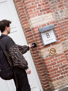 Fra hoteller, hospitaler og uddannelsesinstitutioner til boligselskaber, kollegier, arbejdspladser, industribygninger: Saltos elektroniske adgangskontrolløsninger anvendes på tværs af en lang række brancher og bygningstyper verden over.
