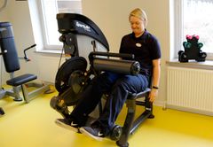 Ringstedhave rummer mange genoptræningsfaciliteter. Her ses en af Ringstedhaves medarbejdere igang med at prøve en af maskinerne.