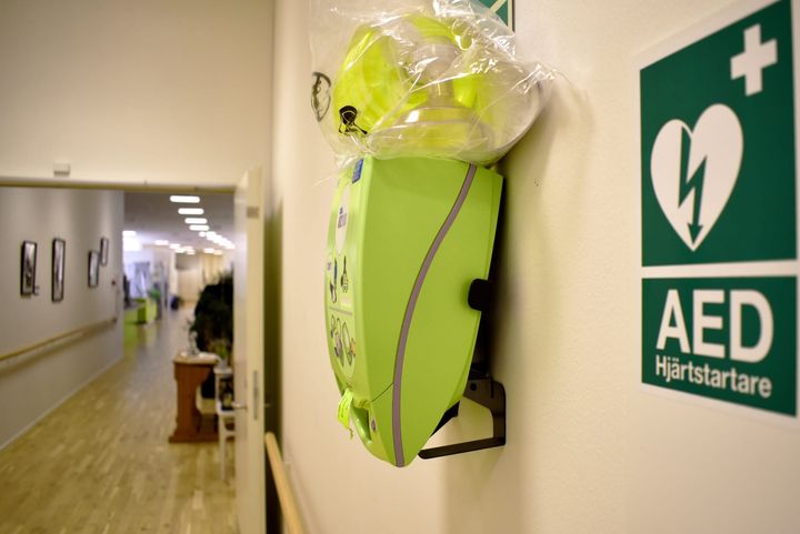 En donation på knap 100.000 kr. fra Trygfonden skal bruges på førstehjælpsudstyr og bedre øvelsesforhold for personalet på Bøgeskovhus plejecenter ved Århus.
