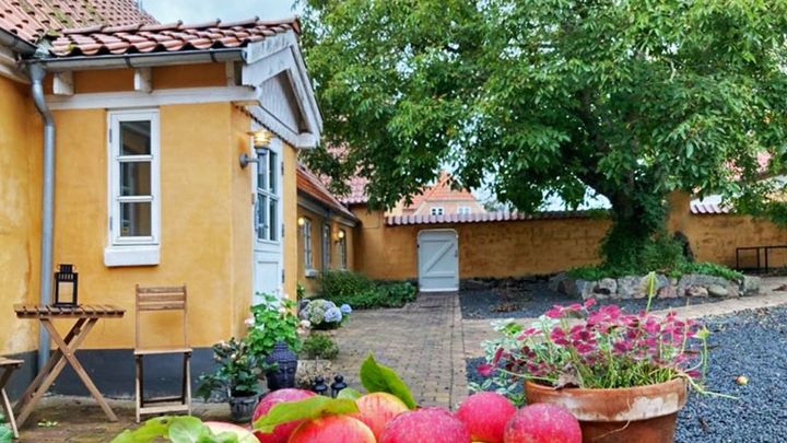 Hele sommeren er ejendommen i Bjæverskov blevet klartgjort både ude og inde