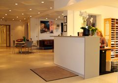 Reception og venteværelse på PrivatHospitalet Danmark i Charlottenlund