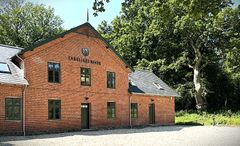 Carolinesminde er et krisecenter for voldsudsatte kvinder og LGBT+ personer, der bruger rusmidler og har psykiatriske diagnoser.  Det ligger i Tureby.