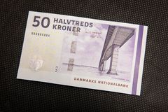 50-kroneseddel fra Danmarks Nationalbank med motiv af en bro.