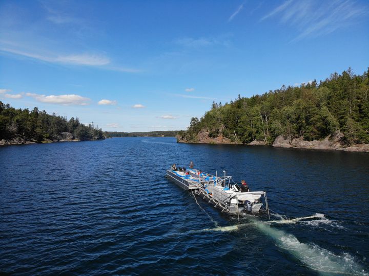 Søen Dreiviken ved Stockholm renses af den danske civilingeniør Thomas Aabling med 4.300 ton kemi for at genoprette vandmiljøet og sikre, at Sverige kan leve op til EU's vandrammedirektiv i 2027. Foto: Thomas Aabling Vandmiljø