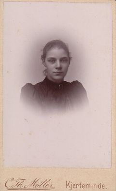 Portræt af Christine Swane f. Larsen, ca. 1890, Kerteminde Byhistoriske Arkiv, B6276
