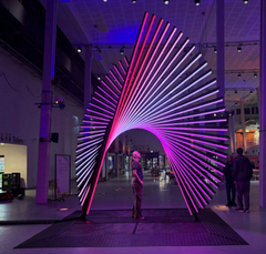 Sentinel vil stå ude på træbroen ved DAC. Det er igen et værk fra Studio Vertigo (UK)