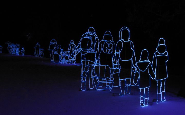 Displaced er et hovedværk af Alexander Reichstein, Finland. Fred er et fællestema på Vester Kirkegård under Copenhagen Light Festival