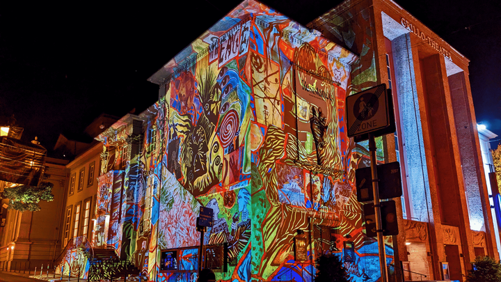 En%20workshop%20i%20K%F8benhavn%20med%20gamle%20og%20unge%20mennesker%20lagde%20grundlag%20for%20v%E6rket.%20Claudia%20Reh%20byder%20alle%20velkommen%20til%20at%20komme%20til%20Maria%20Kirken%20og%20bidrage%20til%20fred.%20Foto%3A%20Anders%20Kongshaug%2C%20Copenhagen%20Light%20Festival.