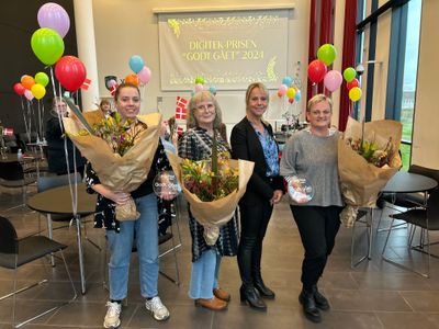 Initiativet "MitID til hjemløse" er nomineret til Inklusionsprisen 2025 - en del af Digitaliseringsprisen. Initiativet ”MitID til hjemløse” vandt i november 2024 Viborg Kommunes interne pris DigiTek-prisen ”Godt gået.” Her ses vinderne ved prisoverrækkelsen. Fra venstre kollegerne Janni Ladegaard Jensen og Lone Jensen fra Borgservice, Mette Andreassen, Viborg Kommunes direktør for Social, Sundhed & Omsorg samt Mette Vandborg Rasmussen, socialrådgiver på Forsorgscenter Viborg.
