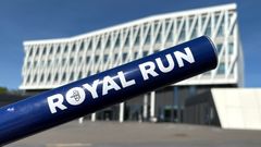Viborg Royal Run-depechen med Viborg Rådhus i baggrunden.