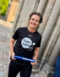 Den tidligere håndboldspiller og dobbelte OL-guldvinder Lotte Kiærskou løb i weekenden depechen den sidste tur fra ”Træn med” på atletikstadion og ind til Viborg Domkirke. Stafettens sidste tur inden Royal Run den 9. juni 2025.