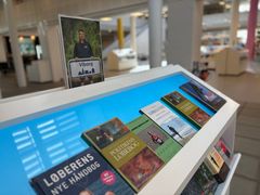 Alle vegne i Viborg er Royal Run på hylderne. Her er det på byens hovedbibliotek.