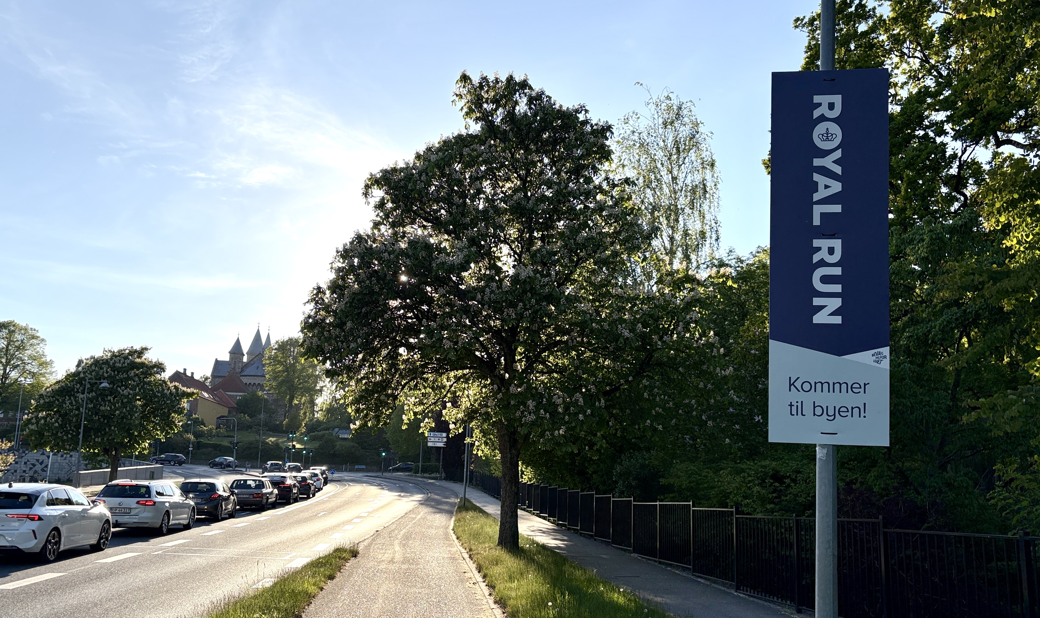 Royal Run kommer til byen. Her ses Viborg Domkirke i baggrunden. Netop domkirken kommer alle løbere forbi den 9. juni - og løberne på 10 km endda to gange.