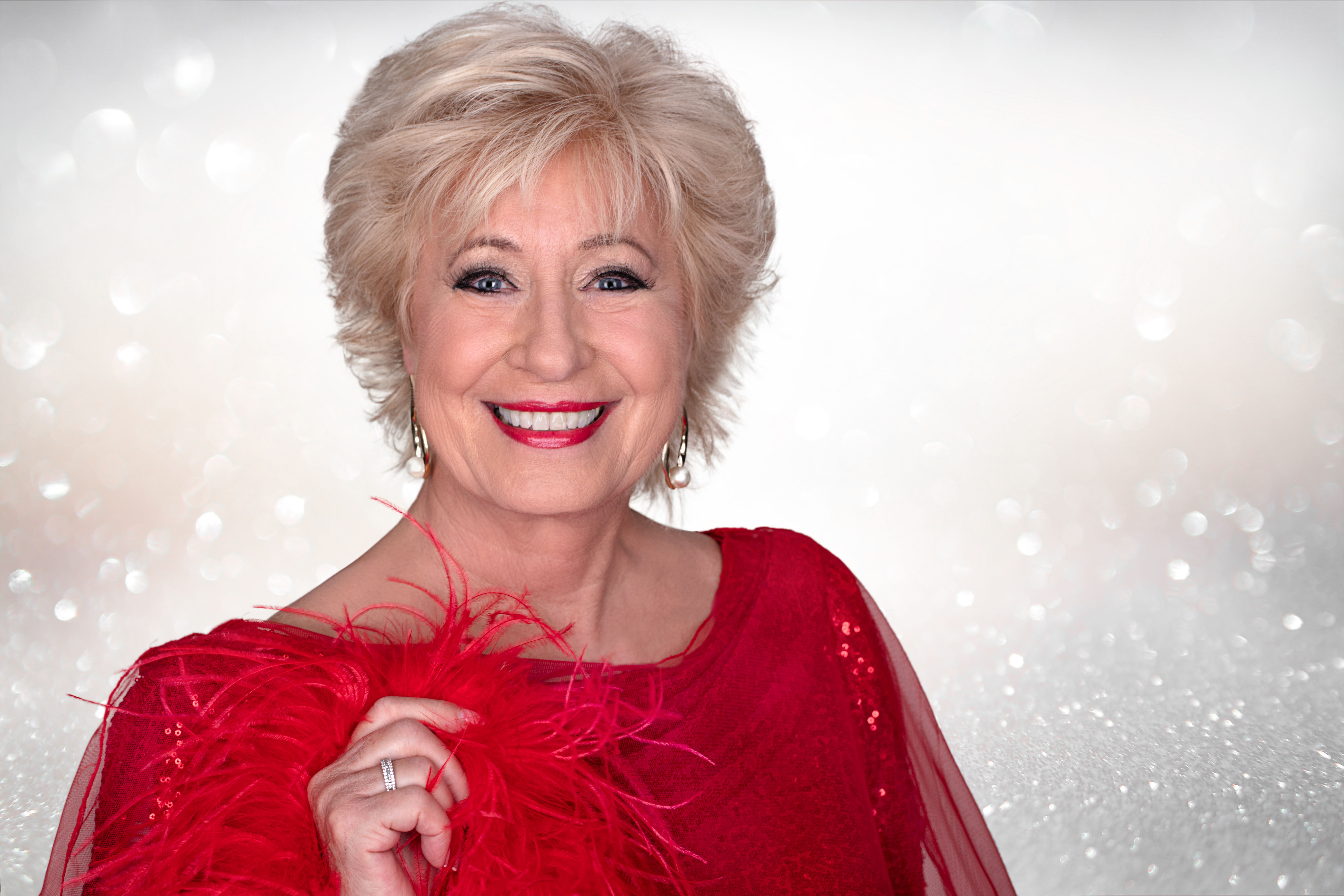 Birthe Kjær maler byen rød, når hun indtager Snapsting-scenen på Domkirkepladsen, torsdag den 26. juni kl. 21.00 / Pressefoto