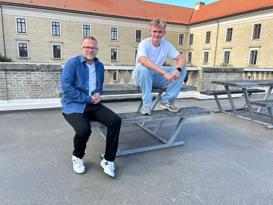 - Alt er bare bedre i dag, siger 19-årige Mikkel Røgild Jørgensen, der går i 3. G. på Viborg Katedralskole. For to år siden hjalp uddannelseschef Anders Høgenhaug Johnsen, Viborg Katedralskole, Mikkel ind i et forløb hos Sundhedscenter Viborg, så det lykkedes ham at blive fri at sin afhængighed af snus.