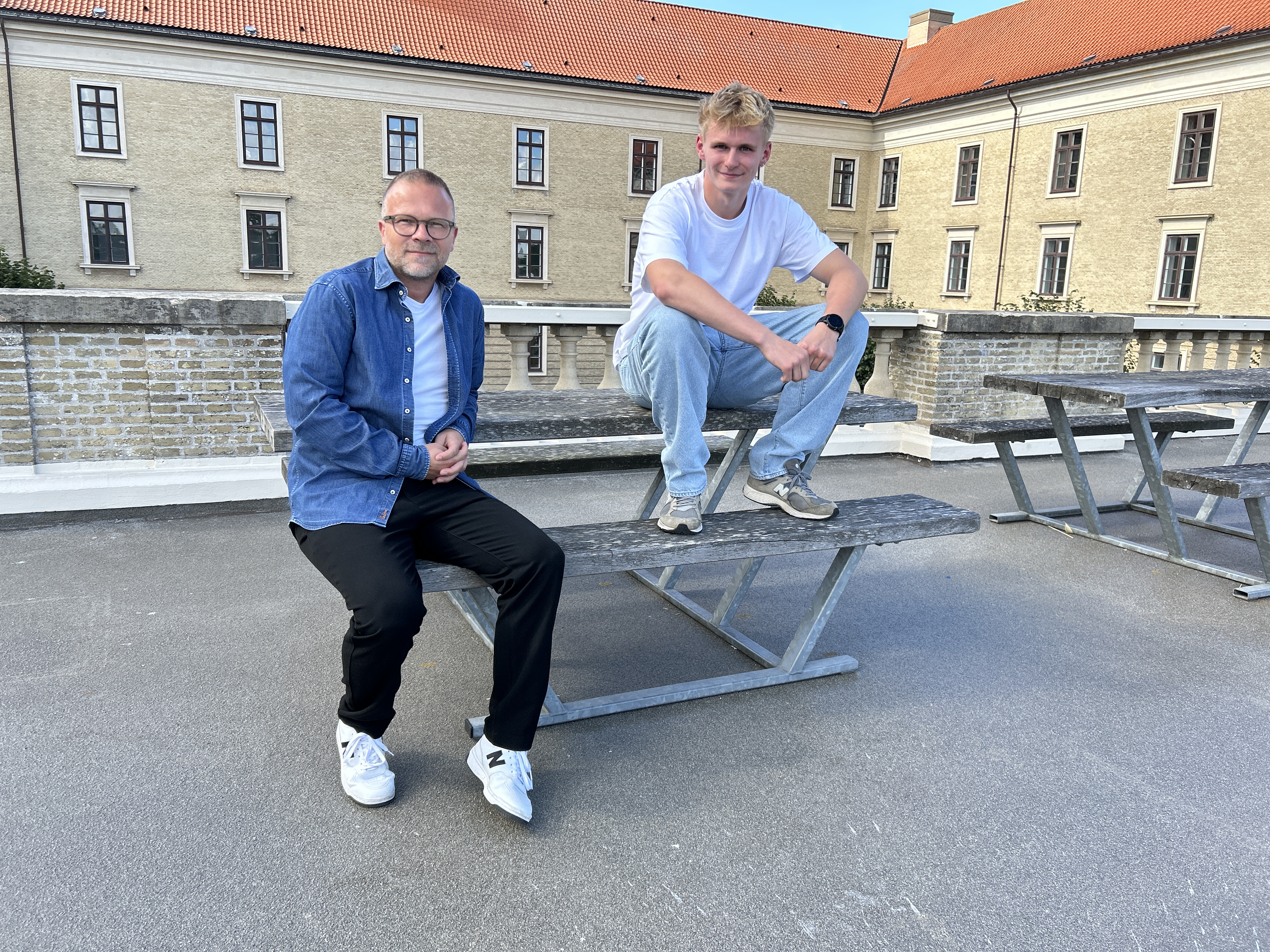 - Alt er bare bedre i dag, siger 19-årige Mikkel Røgild Jørgensen, der går i 3. G. på Viborg Katedralskole. For to år siden hjalp uddannelseschef Anders Høgenhaug Johnsen, Viborg Katedralskole, Mikkel ind i et forløb hos Sundhedscenter Viborg, så det lykkedes ham at blive fri at sin afhængighed af snus.