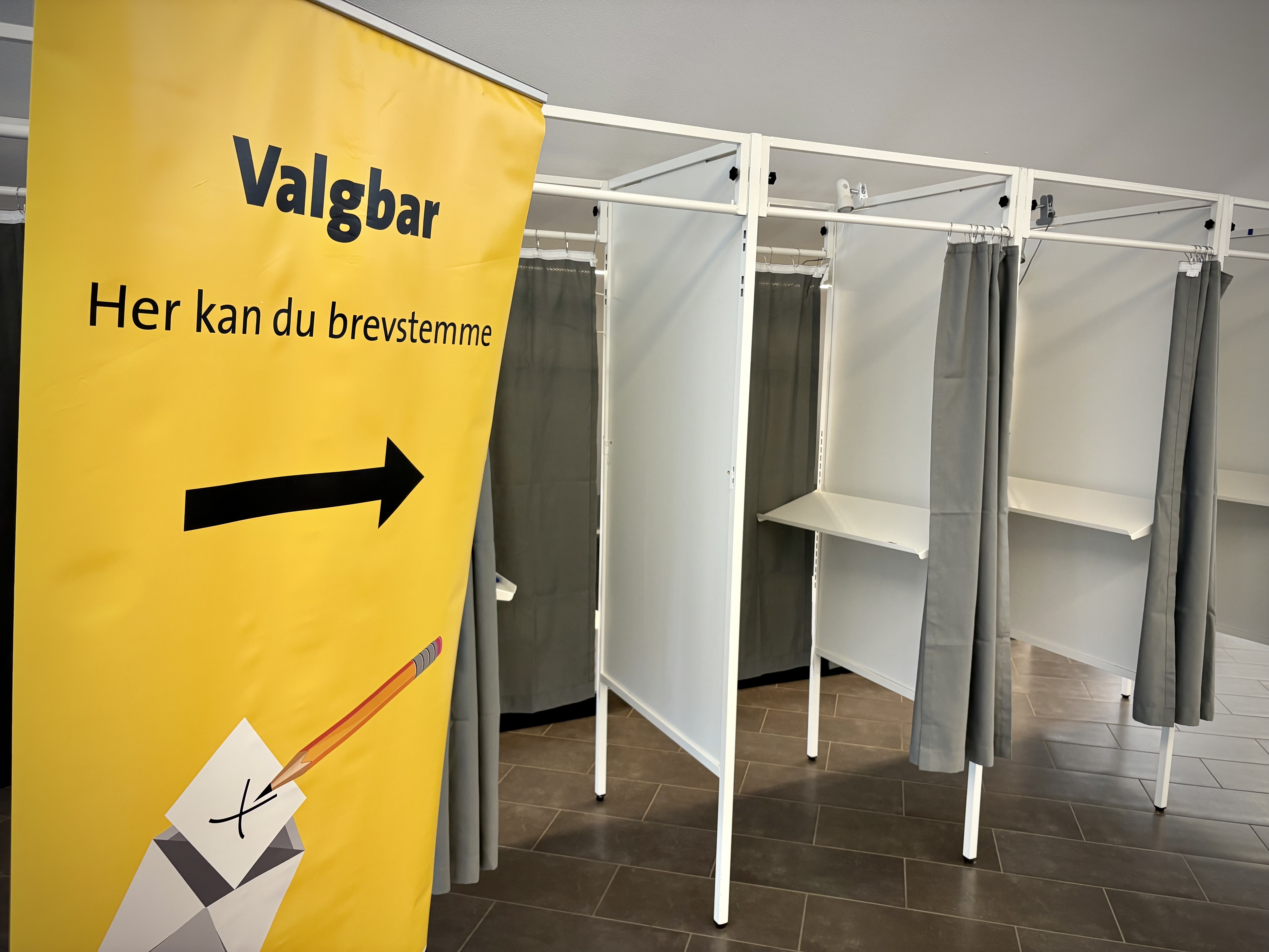 Det kræver ingen tidsbestilling, men det er til gengæld vigtigt at medbringe legitimation, hvis man ønsker at brevstemme. Foto: Viborg Kommune.