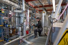 Biogasanlægget på AU Viborg benyttes af forskere og virksomheder til bl.a. at undersøge teknologier til behandling af biomasse og styring af biogasprocessen. Foto: Lars Kruse/AU Foto.