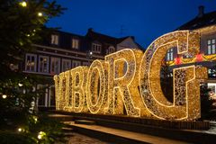 Hjultorvet med de ikoniske VIBORG-lysbogstaver er en del af julebyen Viborg, som DR besøger i forbindelse med optagelser til "Fællessang synger julen ind" i slutningen af november.