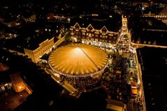 Det store julemarked på Nytorv i Viborg får også en plads i DR's jule-sangprogram, når Thomas Buttenschøn tager seerne med ud i julebyen Viborg.
