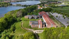 Den tidligere handelsskole bliver efter planen til omkring 160 boliger.