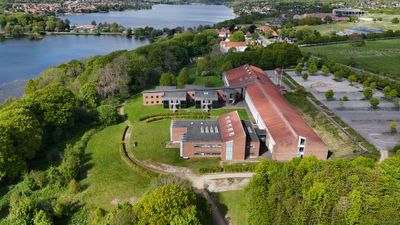 Den tidligere handelsskole bliver efter planen til omkring 160 boliger.