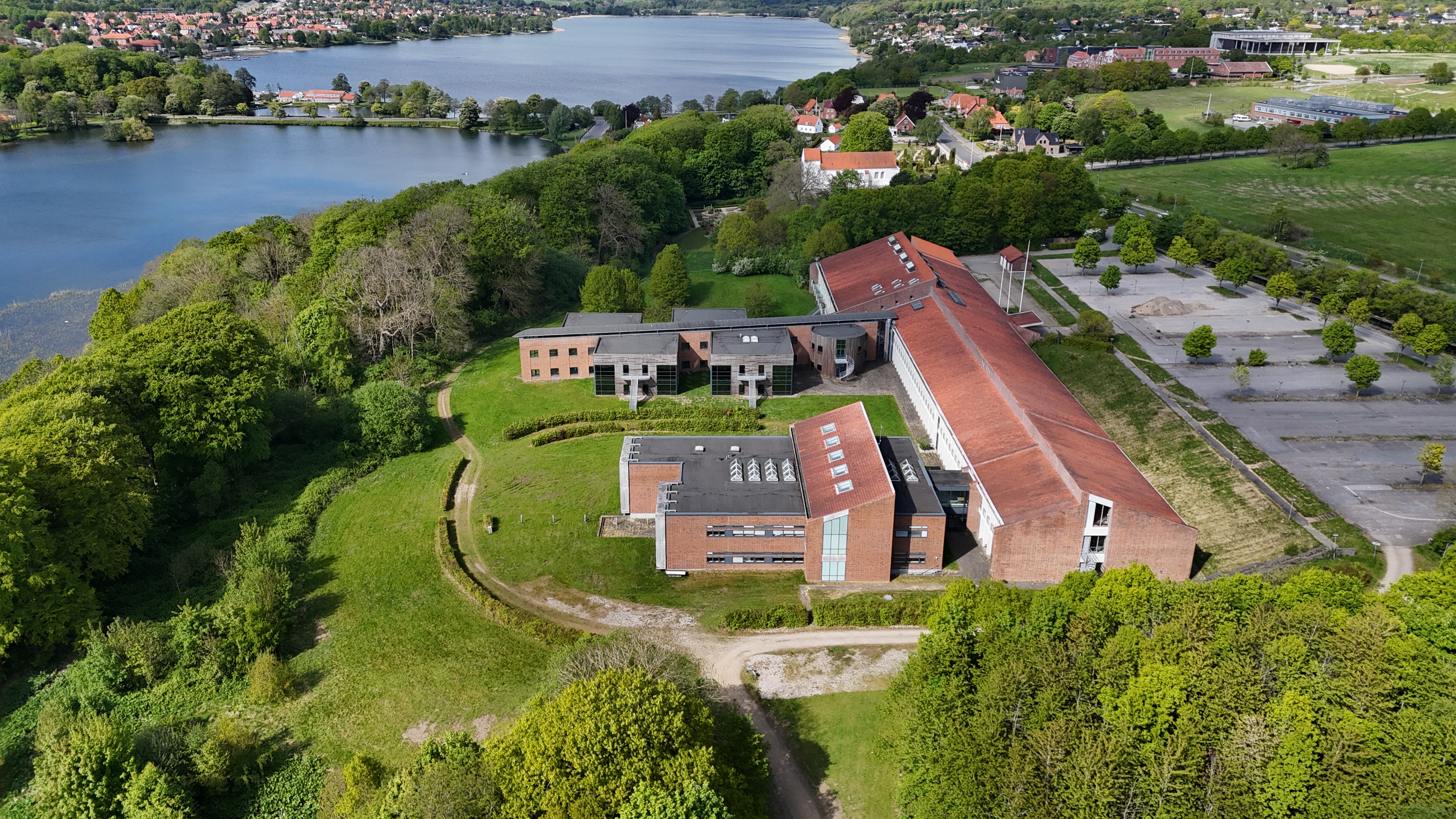 Den tidligere handelsskole bliver efter planen til omkring 160 boliger.