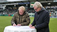 I pausen i Superligakampen mellem Viborg og Vejle underskrev borgmester Ulrik Wilbek og adm. direktør hos Team Danmark Peter Fabrin en ny 4-årig aftale mhp. at styre talent- og elitearbejdet i kommunen.