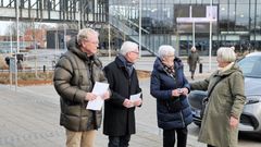 Borgmester Ulrik Wilbek var sammen med den tidligere fodboldspiller Finn Døssing og hans hustru og tidligere løber Else Hadrup Justesen, da opsætning af de lysende legender blev markeret søndag. Tidligere gymnast Hans Peter Nielsen var ikke til stede.