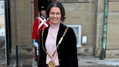 Borgmester Katrine Fusager Rohde iklædt den tunge borgmesterkæde til nytårskur hos regentparret den 5. januar 2026.