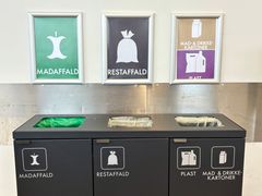 Affaldssortering spiller en stor rolle. Både kantinepersonalet og gæster i kantinen skal sikre korrekt sortering af affald.