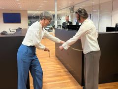 Dorte West, borgmester i Herning Kommune, og Katrine Fusager Rohde, borgmester i Viborg Kommune, havde æren af at indvie flyruten Karup-København. Foto: Lise Blom Thuesen.