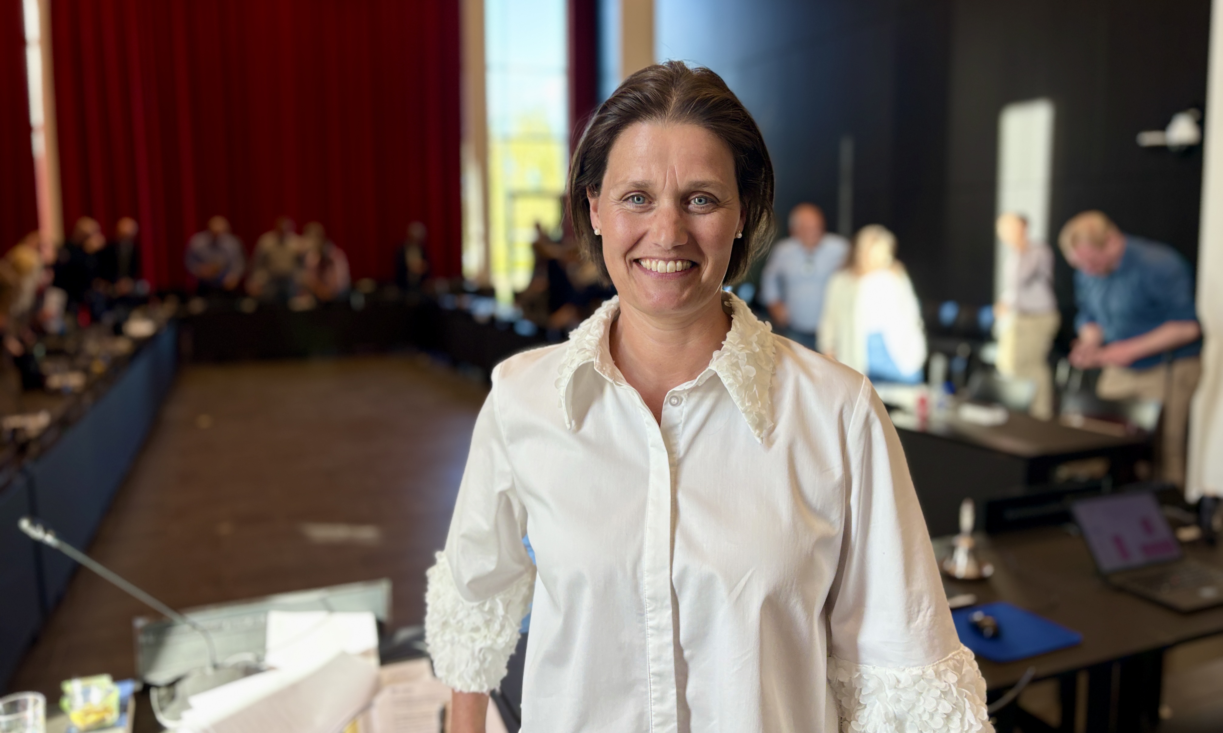 Viborg Kommunes borgmester Katrine Fusager Rohde efter byrådsmødet den 27. maj på Viborg Rådhus, da et samlet byråd netop havde vedtaget en ny og forenklet udgave af den helt særlige Sammenhængsmodellen. Den står som én samlet vision og ambition i stedet for det, som mange andre organisationer har: masser af strategier og politikker.
