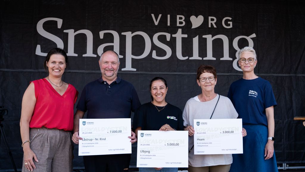 Borgmester Katrine Fusager Rohde (tv) ses her med repræsentanter fra de tre vinderbyer samt projektleder for ”Arven efter Royal Run Viborg”, Pia Viller Arendt. / Foto: Viborg Kommune