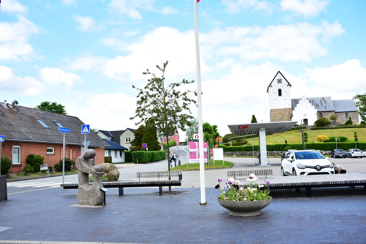 I 2021 blev områdefornyelsen i Klejtrup indviet. Og lige nu kan alle borgerforeninger i kommunen beskrive, hvorfor netop deres landsby eller lokalområde skal komme i betragtning til en områdefornyelse. Foto: Olga Grigorenko.