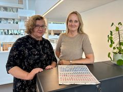 Britt Bak Odgaard (tv.), afdelingleder i Trafik og Veje, og Benedicte Wriedt (th.), chef for Trafik, Ejendomme og Sekretariat, balancerer mange hensyn, når en vej lukkes for trafik i en periode. Foto: Viborg Kommune.