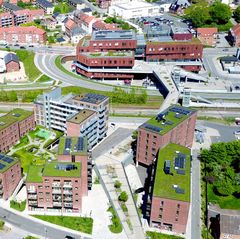 Viborg Baneby er en alsidig, attraktiv og aktiv bydel, hvor Hærvejsbroen binder bydelen sammen med bymidten og fungerer som stiforbindelse for gående og cyklister over jernbanen. Foto: Jesper Aagaard, Earvox.