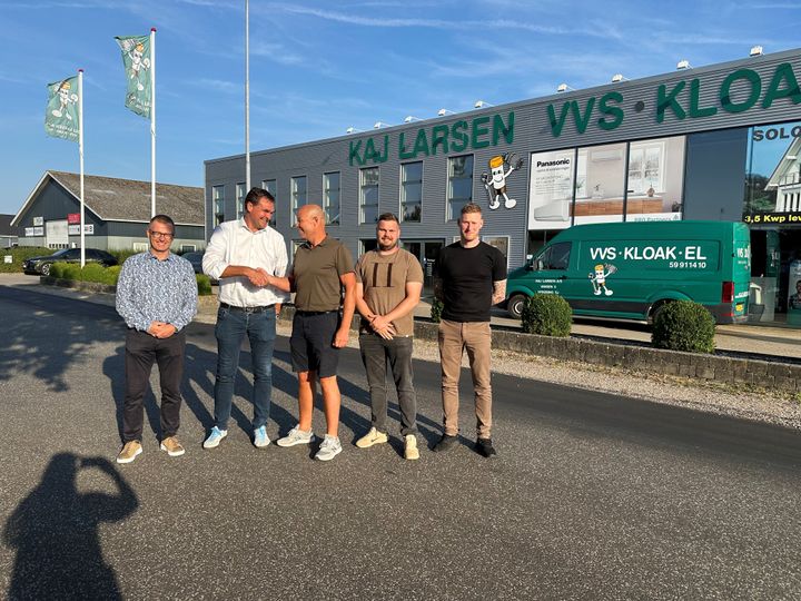 Fra venstre mod højre: Jesper Leen Jensen (Områdechef, InstallatørGruppen), Peter Frandsen (Direktør, InstallatørGruppen), Jan Larsen (Kaj Larsen), Lasse Hagelund (Kaj Larsen), Henrik Nymann (Kaj Larsen)